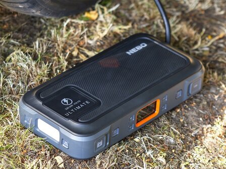 Nebo Ultimate Jump Starter tragbare Powerbank / 240-V-Wechselrichter, 15.000 mAh