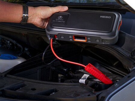 Nebo Ultimate Jump Starter tragbare Powerbank / 240-V-Wechselrichter, 15.000 mAh
