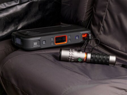 Nebo Ultimate Jump Starter tragbare Powerbank / 240-V-Wechselrichter, 15.000 mAh