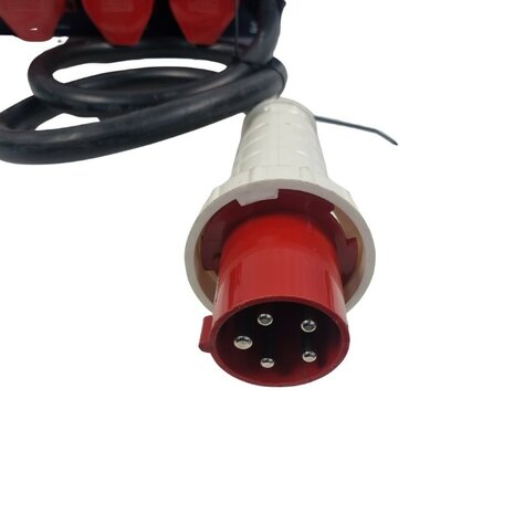 Showtec PSA-631 63A 380V stroomverdeler > 4x 32A CEE 380V uit