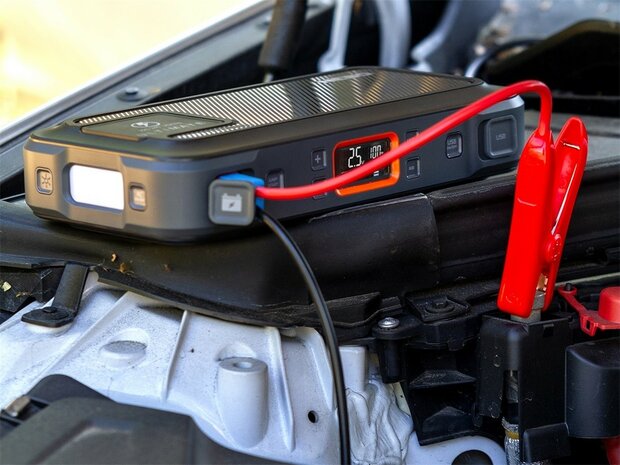 Nebo Ultimate Jump Starter tragbare Powerbank / 240-V-Wechselrichter, 15.000 mAh