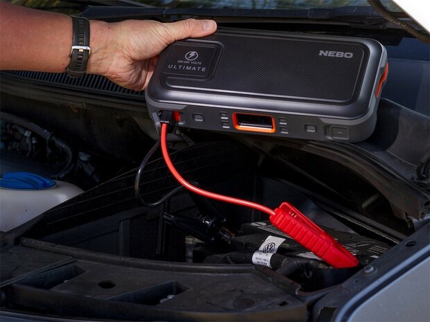 Nebo Ultimate Jump Starter tragbare Powerbank / 240-V-Wechselrichter, 15.000 mAh