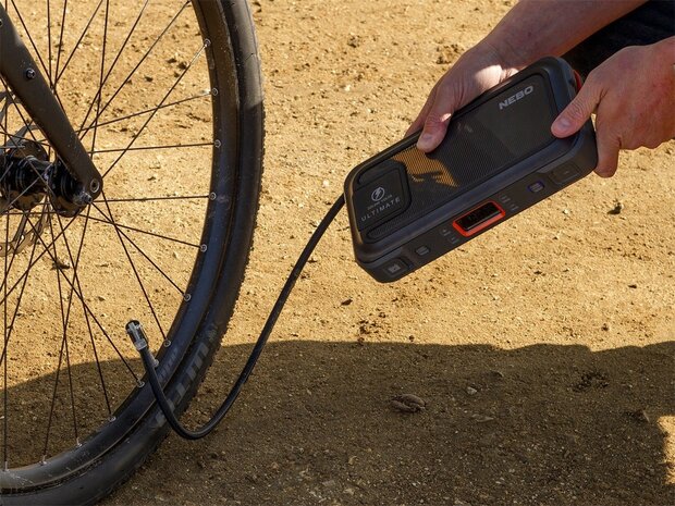 Nebo Ultimate Jump Starter tragbare Powerbank / 240-V-Wechselrichter, 15.000 mAh