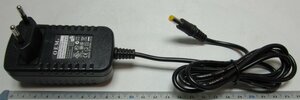 Showtec universal 12V 2A AC/DC power adapter (SPHK064)